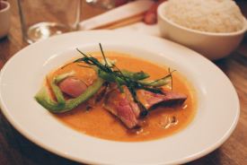 MONSIEUR K | Curry panang de canard, citronnelle et bergamote. Photos : You need a cocktail